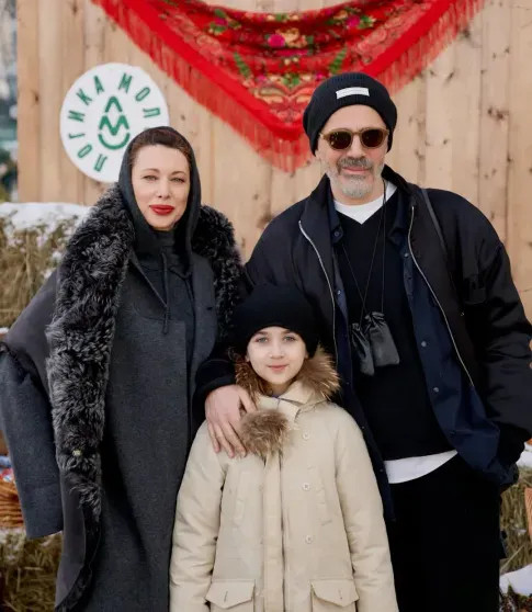 Анна Седокова с сыном, Тимур Родригез с Катей Кабак, Полина Аскери и Митя Фомин посетили светскую Масленицу в 