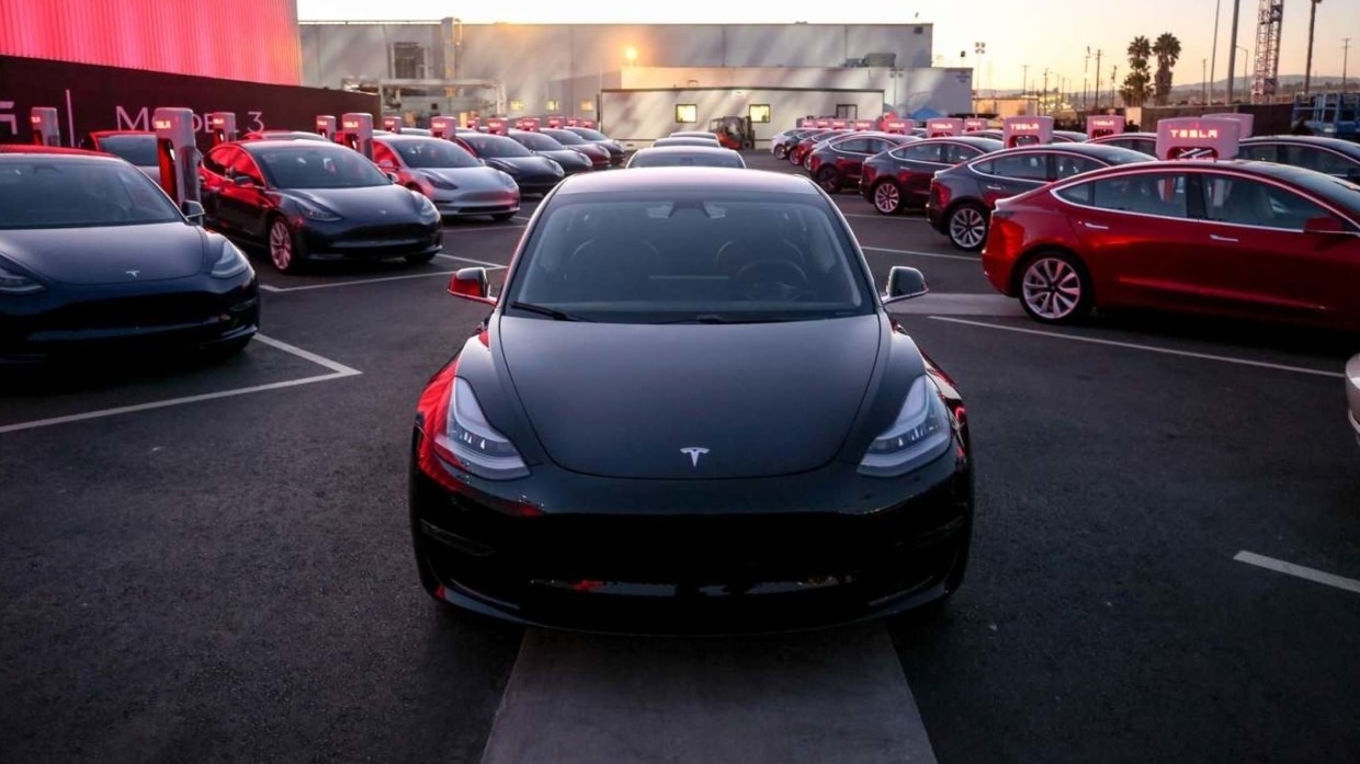 Индекс американского производства впервые возглавил электрокар