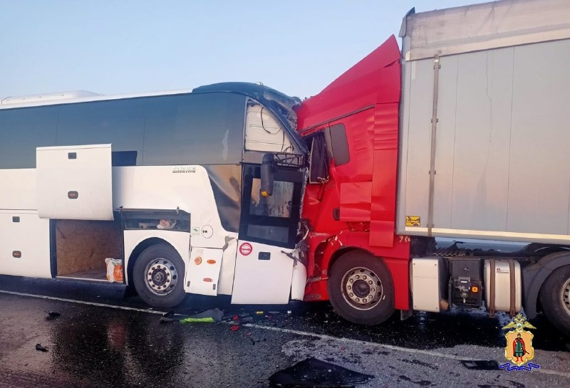 В Рязанской области в ДТП с автобусом скончался водитель: 13 пассажиров пострадали