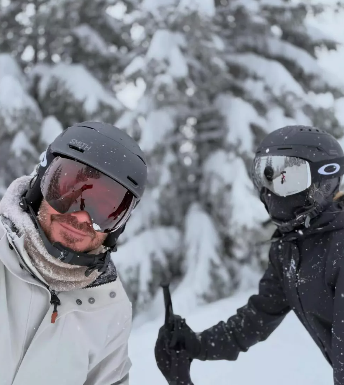 Повторяет за Галкиным*: Дэвид Бекхэм показал, как провел выходные с дочерью в Куршевеле Повторяет за Галкиным*: Дэвид Бекхэм показал, как провел выходные с дочерью в Куршевеле Бекхэм, Харпер, дочерью, Дэвид, несколько, семьи, время, настоящий, когда, назад, своим, фотосоцсетиБруклин, курорте, также, Ромео, братьев, Виктория, рассказал, сделал, поделилась