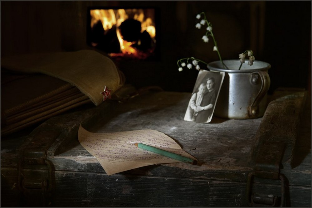 Когда календари были отрывными, гитары – семиструнными,  а стаканы – гранеными... натюрморт