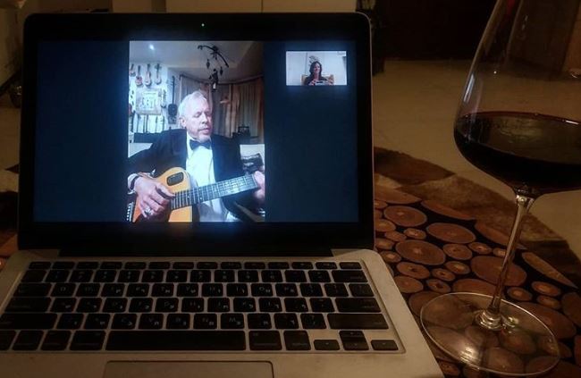 Молодая жена Макаревича скучает на карантине в Израиле