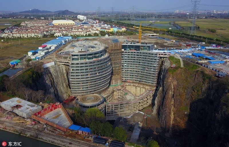 В Китае архитекторы решили построить многоэтажный отель в отработанном 80-метровом карьере Отель, архитектор, карьер, китай, многоэтажный, построить