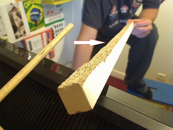 Почему пилку лобзика уводит в сторону и как сделать идеальный рез ДСП без скола краев Почему пилку лобзика уводит в сторону и как сделать идеальный рез ДСП без скола краев советы