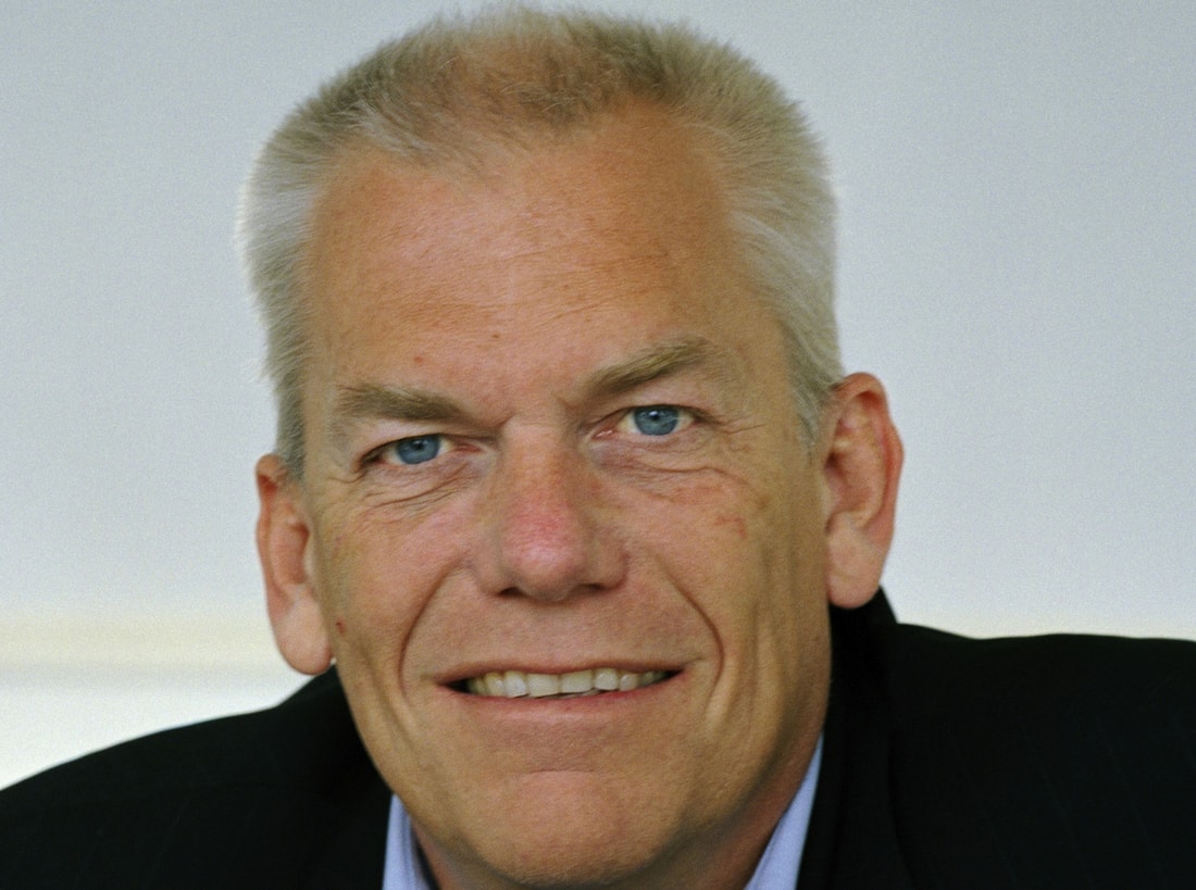 Мошенник или гений? Телемастер обещал уместить все фильмы мира на одном CD, но внезапно умер CD