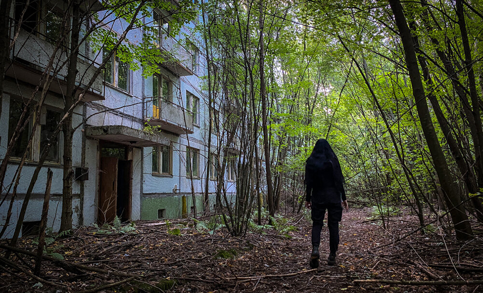 Законсервированный военный городок в лесах Чернобыля. Сталкер с камерой зашел внутрь Культура