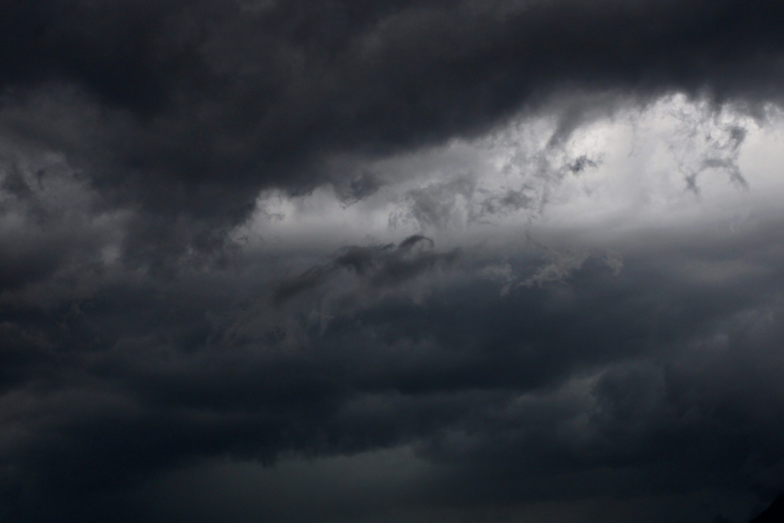 Ливни и шторм унесли жизни пяти человек во Франции и Швейцарии