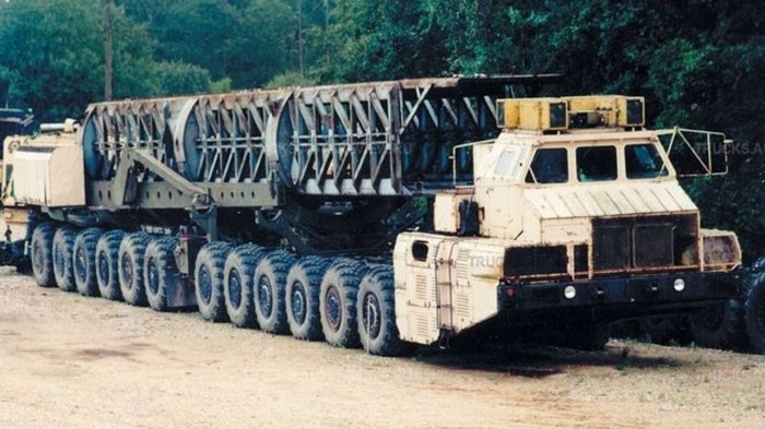 Для чего в СССР построили 24-колесный «МАЗ-7904»