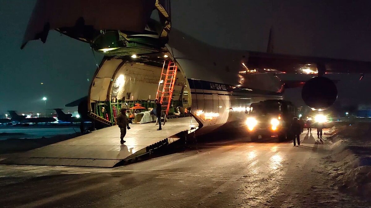 Ан-124 на разгрузке. Фото из открытых источников.