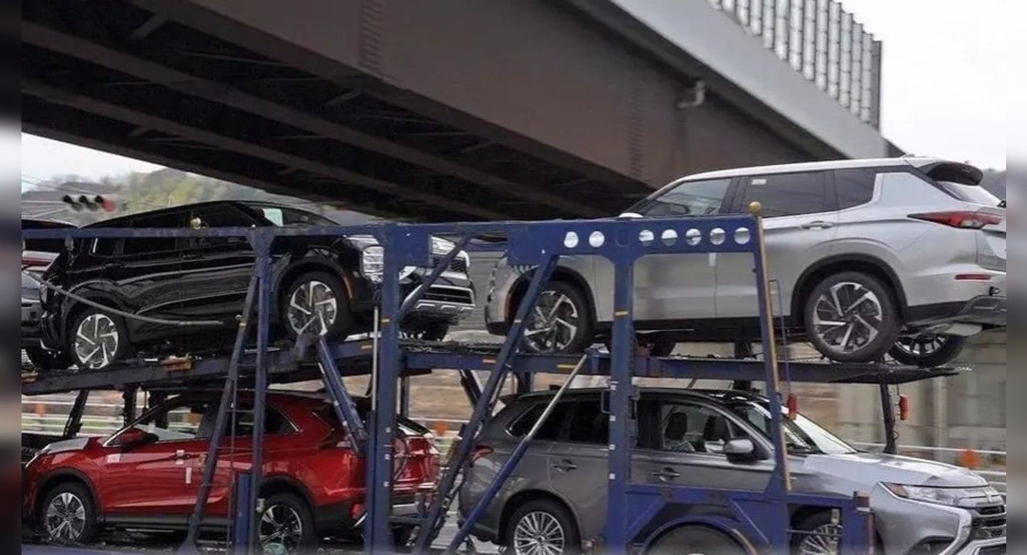 В Японии сфотографировали автовоз с новыми Mitsubishi Outlander
