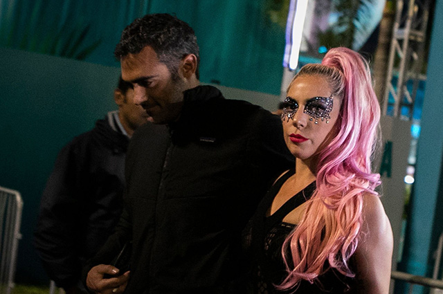 Леди Гага впервые появилась на публике с новым бойфрендом