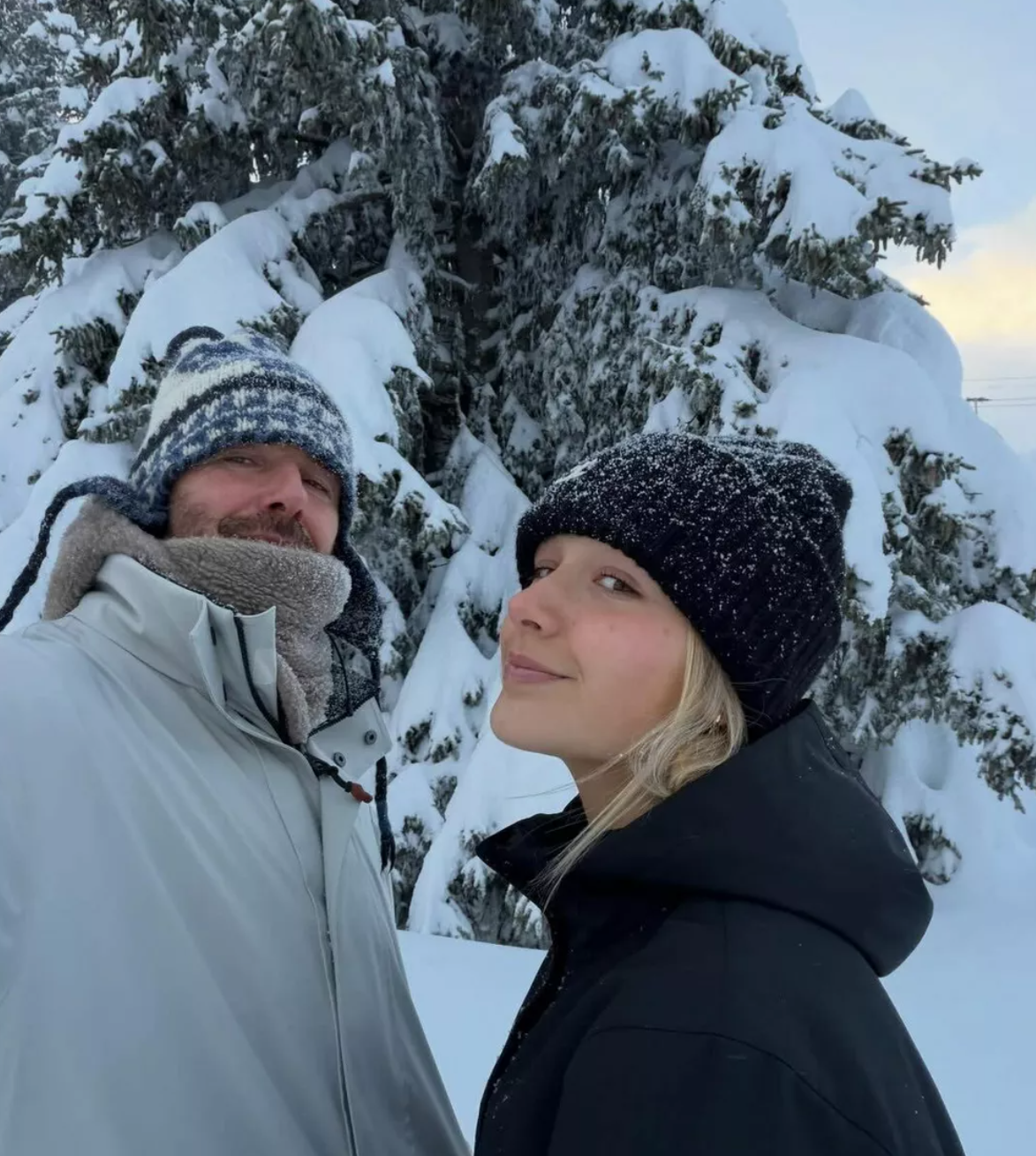 Повторяет за Галкиным*: Дэвид Бекхэм показал, как провел выходные с дочерью в Куршевеле Повторяет за Галкиным*: Дэвид Бекхэм показал, как провел выходные с дочерью в Куршевеле Бекхэм, Харпер, дочерью, Дэвид, несколько, семьи, время, настоящий, когда, назад, своим, фотосоцсетиБруклин, курорте, также, Ромео, братьев, Виктория, рассказал, сделал, поделилась