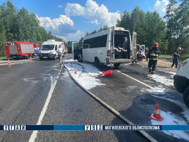 Столкновение маршрутки и трактора произошло в Бобруйском районе, есть пострадавшие.