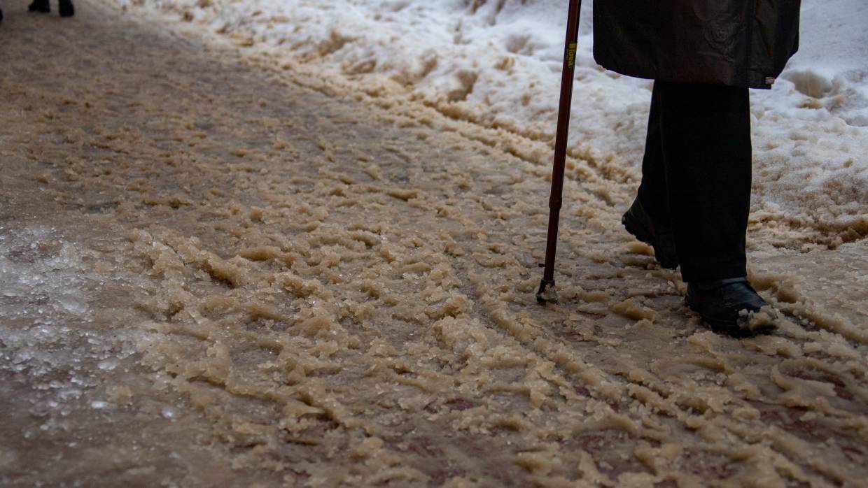 В Ленобласти зимние дороги и дворы чище, чем в «культурном» Петербурге