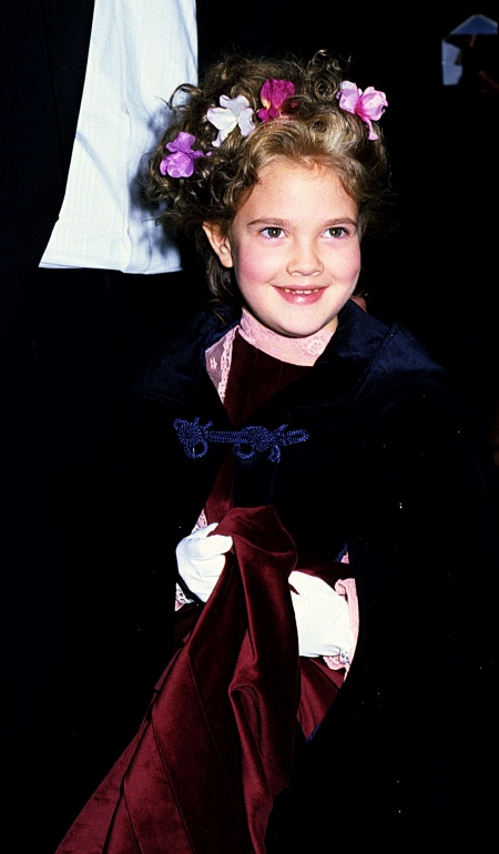 Назад в будущее: Дрю Бэрримор взяла интервью у самой себя в 7-летнем возрасте Назад в будущее: Дрю Бэрримор взяла интервью у самой себя в 7-летнем возрасте Звезды,Новости о звездах