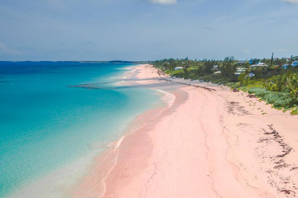 Розовый песок на багамах
