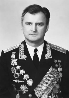 Дважды Герой Советского Союза, генерал-полковник авиации  М.П. Одинцов