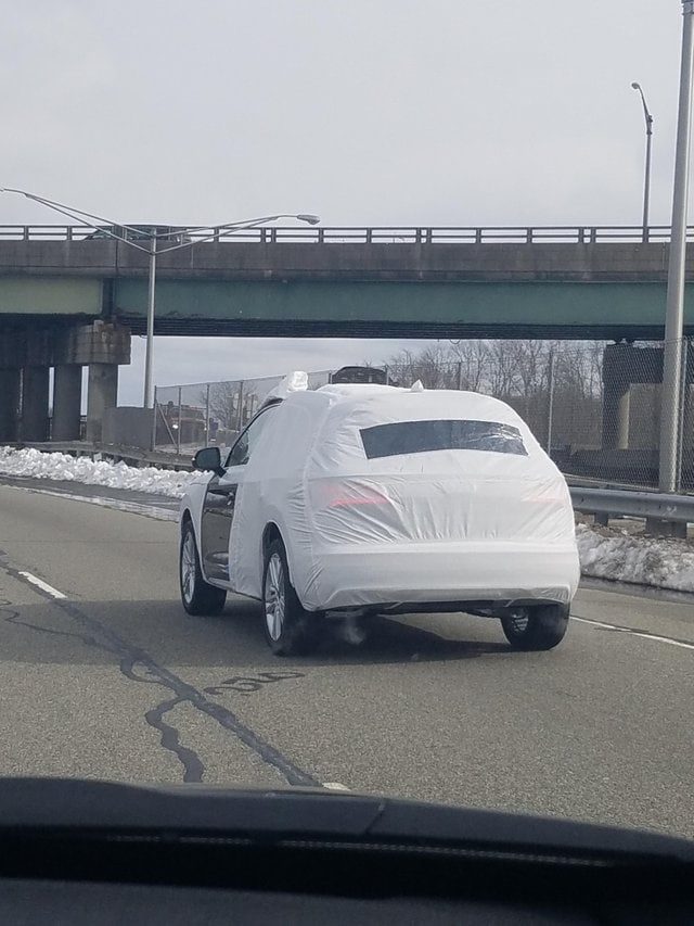 Это можно увидеть в окне своего автомобиля