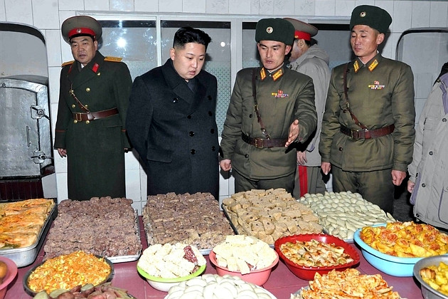 1430170622_north_korean_food