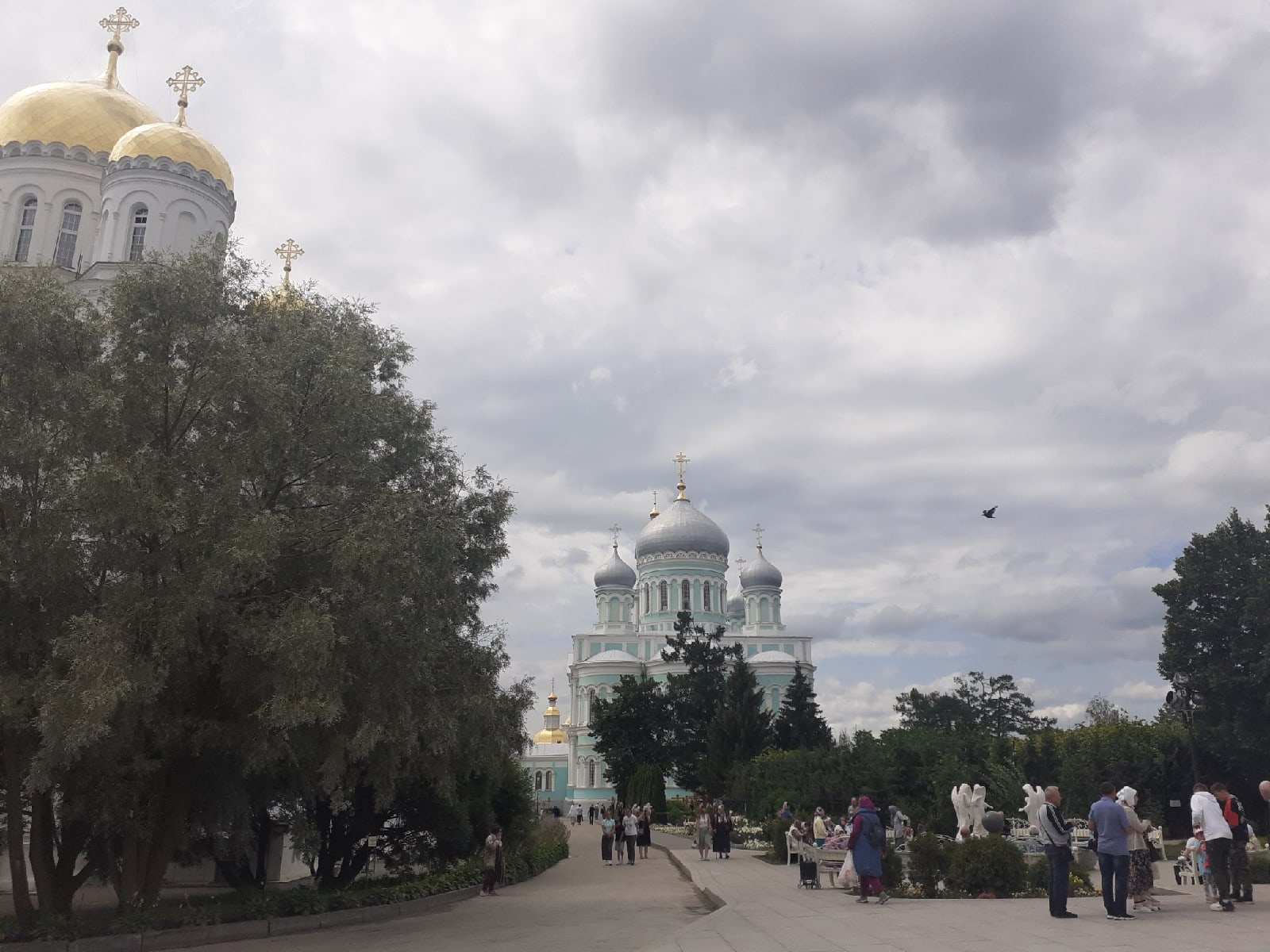 Крест на куполе в Дивеево