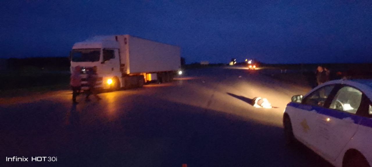 Выбило фару: огромный грузовик сбил пешехода на челябинской трассе