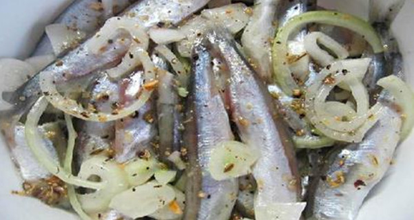 Маринованная мойва домашнего приготовления: ничего вкуснее не найдешь! Надежный рецепт.