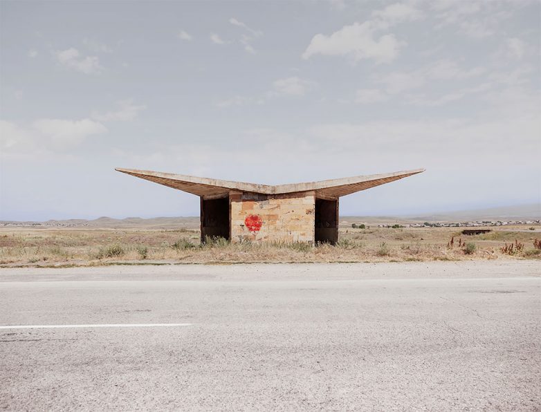 Советские автобусные остановки в объективе канадского фотографа 