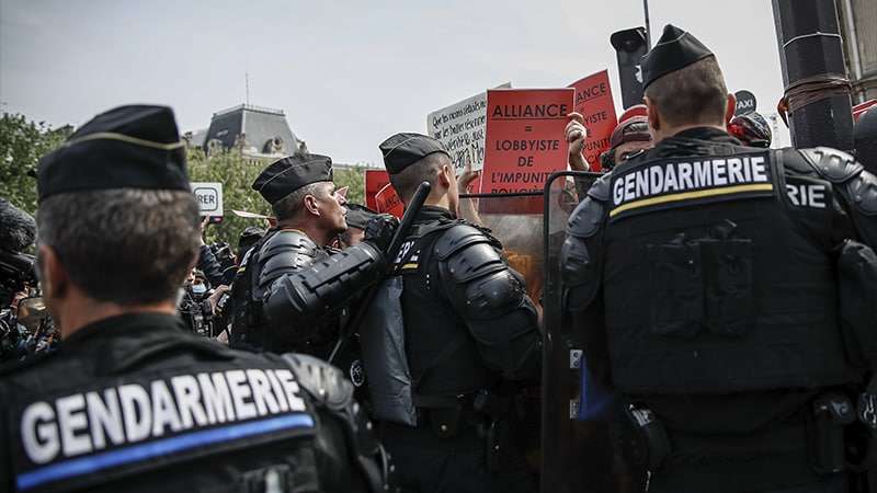 ФБР обратил внимание на жесткие действия Парижа в отношении корсиканских активистов Общество