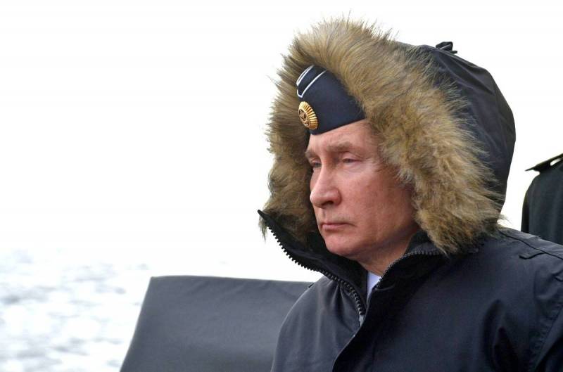 Путин уже принял решение идти на новый срок, но пока утаивает его Политика