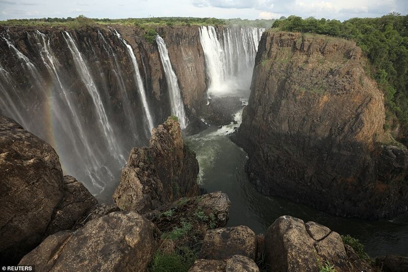 Водопад Виктория превратился в жалкую струйку Водопад Виктория,Замбези,климат,экологическая катастрофа
