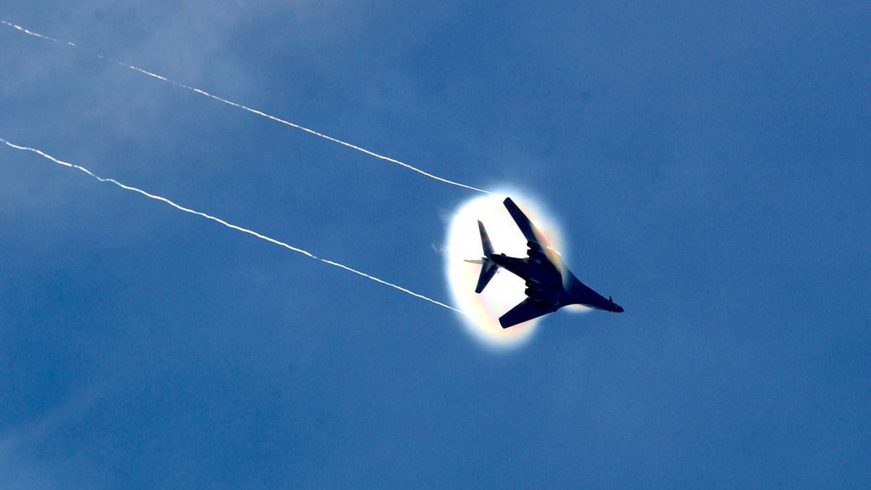 Baijiahao: Россия жестко пресекла дерзкую провокацию ВВС США над Охотским морем Армия