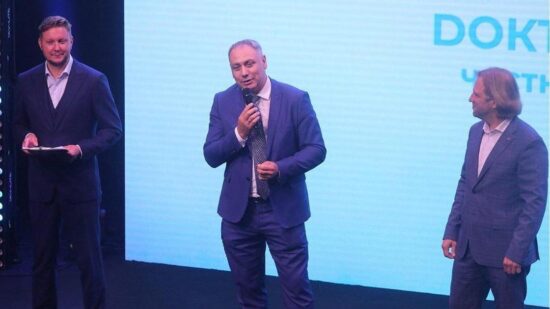 Глава комздрава Андрей Сарана на премии «Доктор Питер» пожелал медикам сохранять вкус к жизни