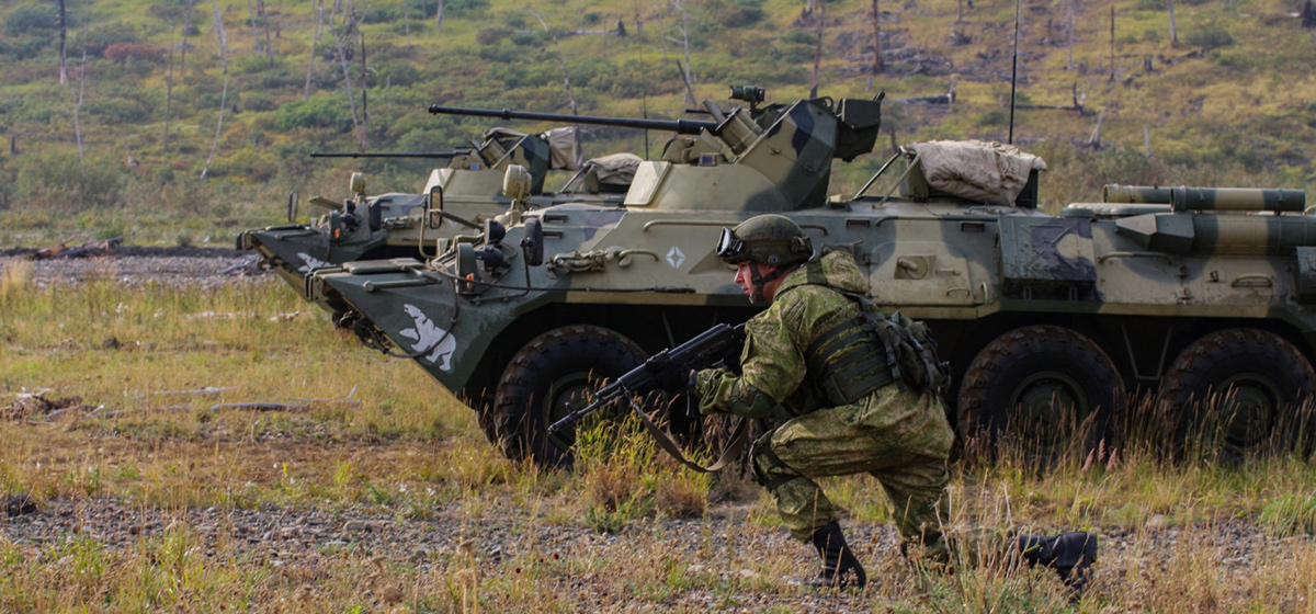 Наступление российских войск. Военные учения. Учения сухопутных войск. Боевые учения. Тактические учения.