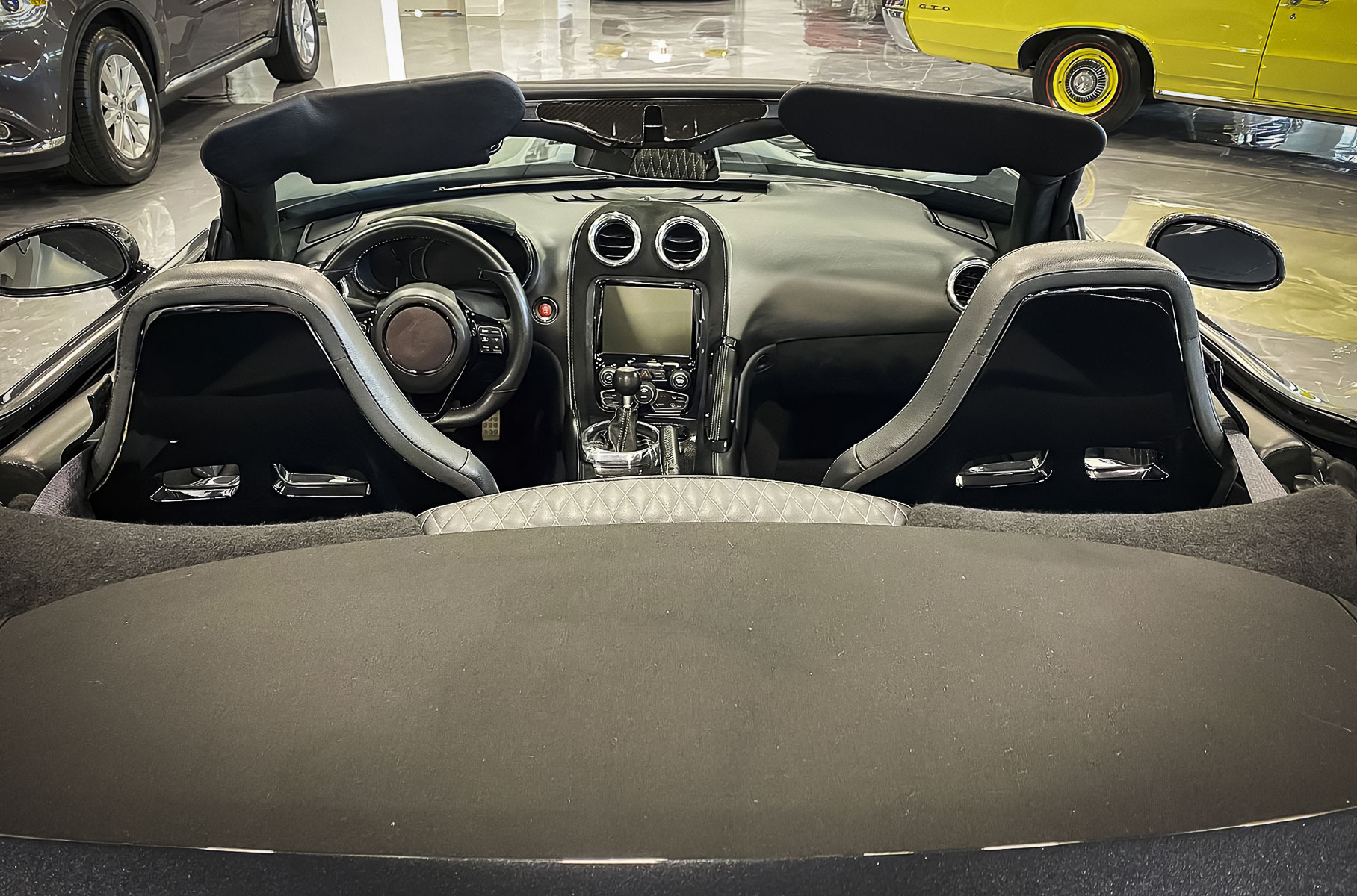 Единственный в мире родстер Force 1 на базе Dodge Viper пустят с молотка за 26,5 миллионов рублей Новости