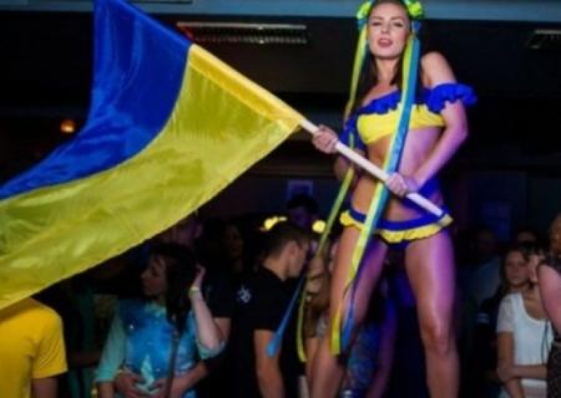 В ЕС шокированы поведением украинских беженцев: занимаются проституцией, распространяют инфекционные заболевания и требуют общения на украинском языке геополитика