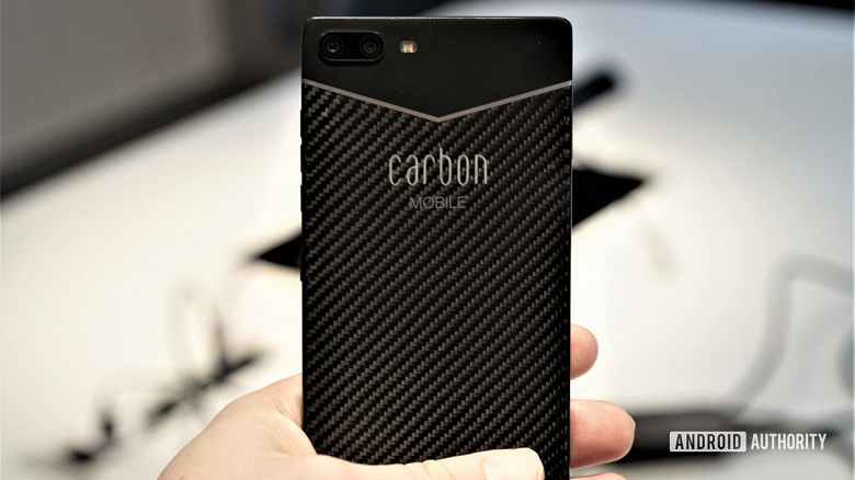 Carbon 1 Mark II — первый в мире смартфон из углепластика. Он весит всего 125 г других, смартфон, толщина, кажется, всего, сделать, качестве, моделей, некоторых, углепластика, выполнен, корпус, смартфона, проблемойCarbon, уменьшена, рынке, стекла, Gorilla, родном, Glass