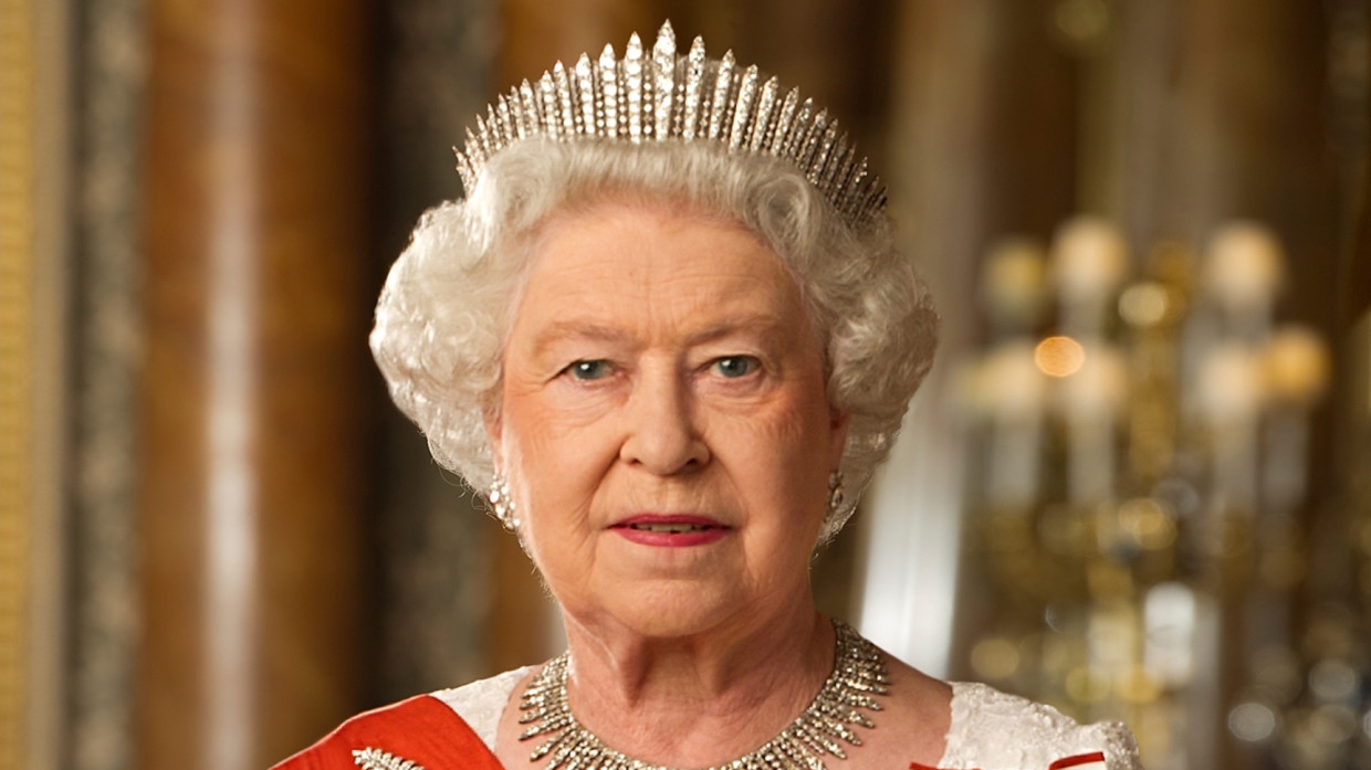 Экс-повар Елизаветы II рассказал о запрете королевы на клубнику зимой Общество