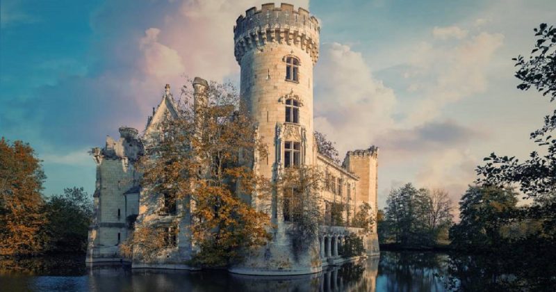 Мот-Шанденье – замок Франции, которым владеет более 18 тыс. человек