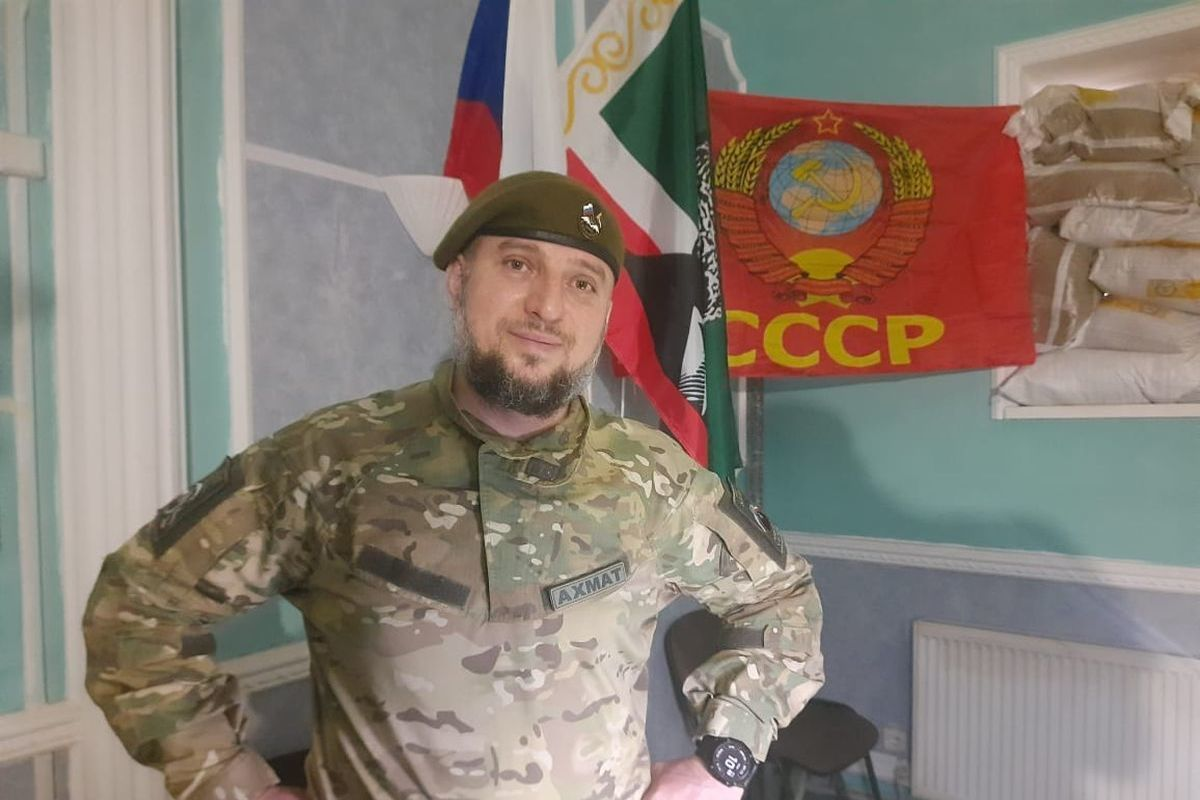Апти Алаудинов, командир чеченского добровольческого отряда "Ахмат", ныне один из самых известных чеченцев в стране. Но кто же он?-9