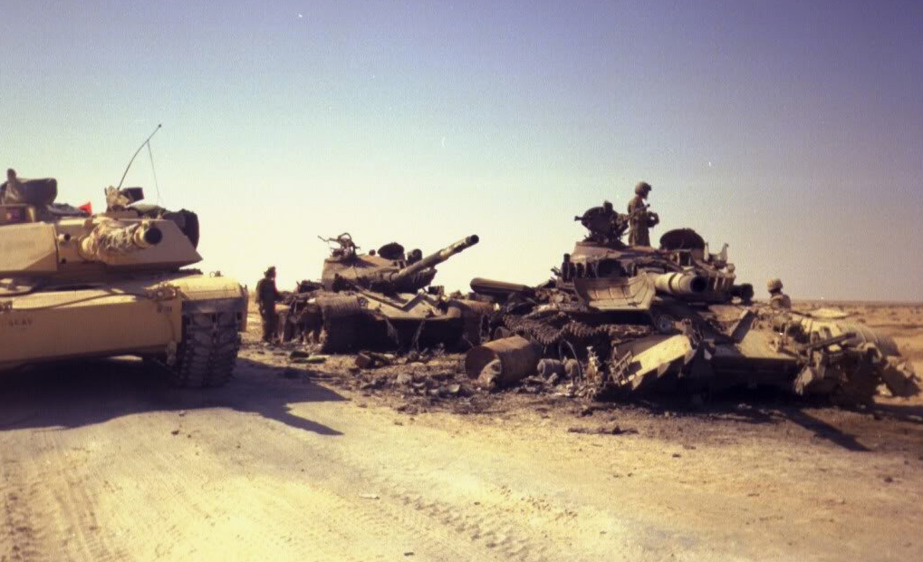 После блистательно проведённой Соединёнными Штатами операции по освобождению Кувейта "Буря в пустыне" над танками М1А1 "Абрамс" возник нимб неуязвимости.