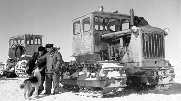 Тракторы С-100А в Антарктиде, 1962 год
