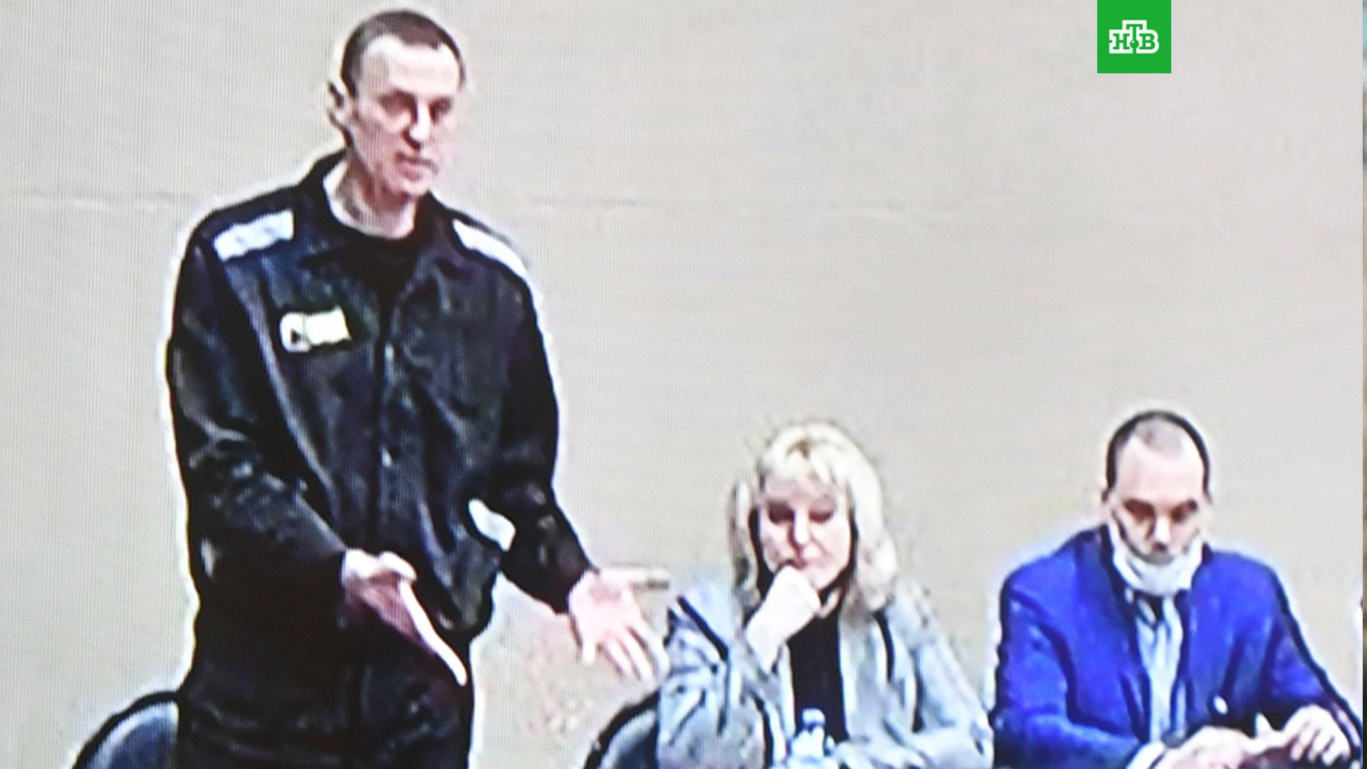 Навальный признан экстремистом и террористом. Навальный на суде в колонии. Навальный в тюрьме.