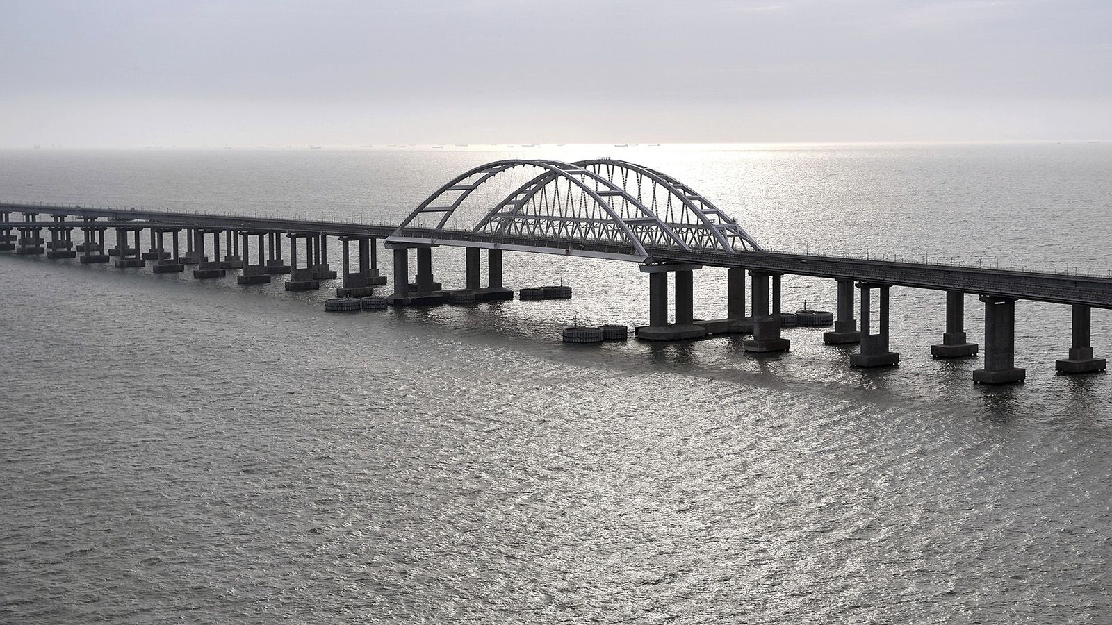 Движение по Крымскому мосту полностью восстановили после учений