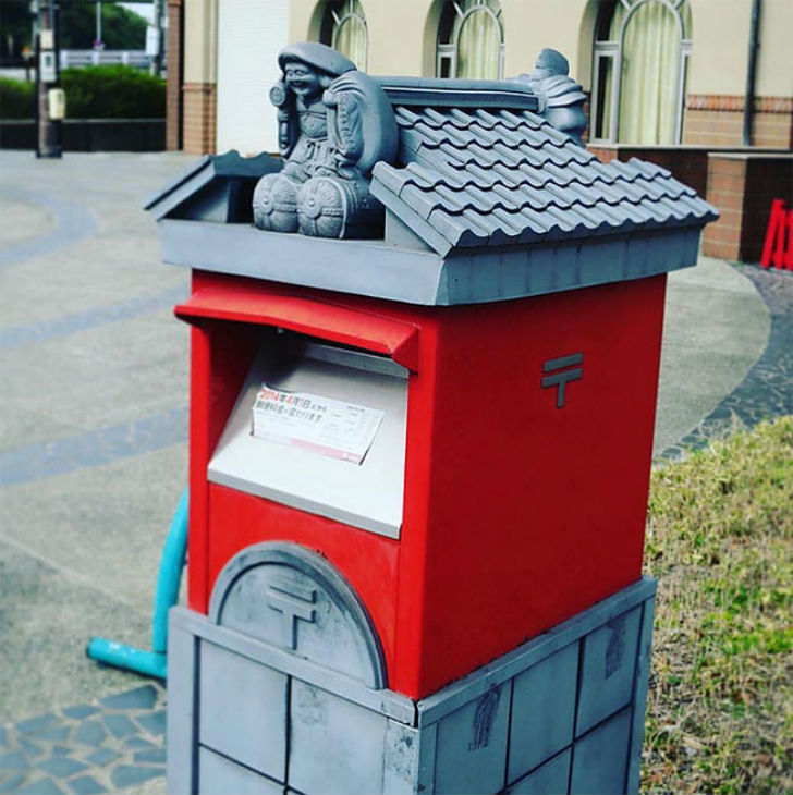 Странные почтовые ящики в Японии