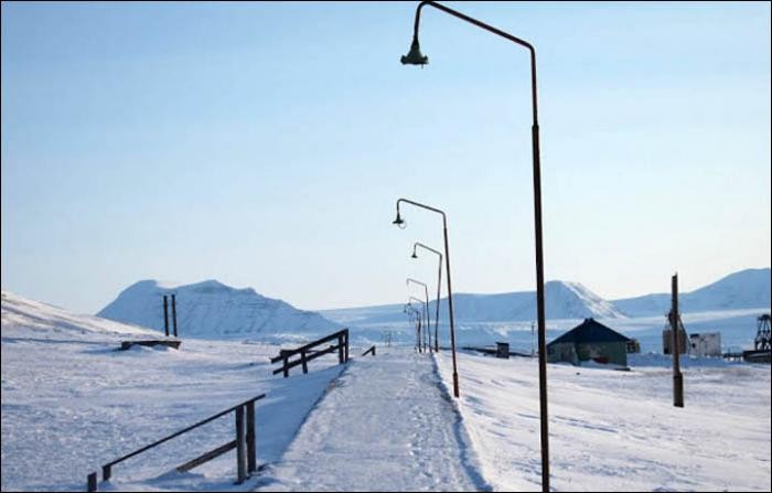 Прогулка по советскому городу в Норвегии (18 фото)
