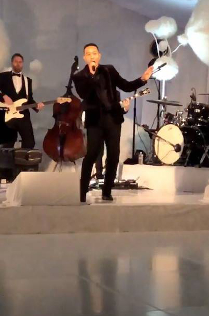 Катание на санках и танцы до утра: сестры Кардашьян-Дженнер отметили Рождество вместе с Джей Ло и Пэрис Хилтон новости