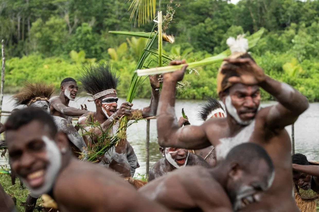 Племя людоедов изнутри: каннибалы из Новой Гвинеи канибаллы,людоеды,Новая Гвинея,племя