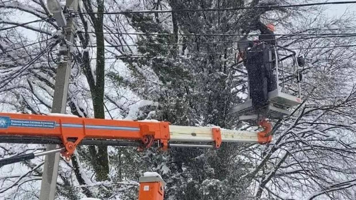Рабочие восстановили около 80 процентов поврежденных энергообъектов в Краснодарском крае