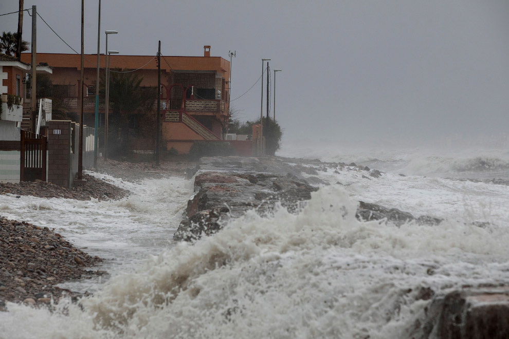 Мощный ураган «Глория» в Испании
