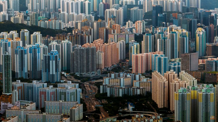 Посмотрите, какие квартиры скрываются внутри гонконгских домов-муравейников квартиры, в «муравейниках», гонконгцы, такие, условиях, около, ежемесячно, Поэтому, которые, в Гонконге, позволить, очень, людей, жилища, в клетках, крошечное, жилье, стоит, больших, денег